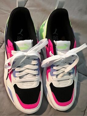 Puma Women’s White Black Pink Accent Retro Runner Sneakers
